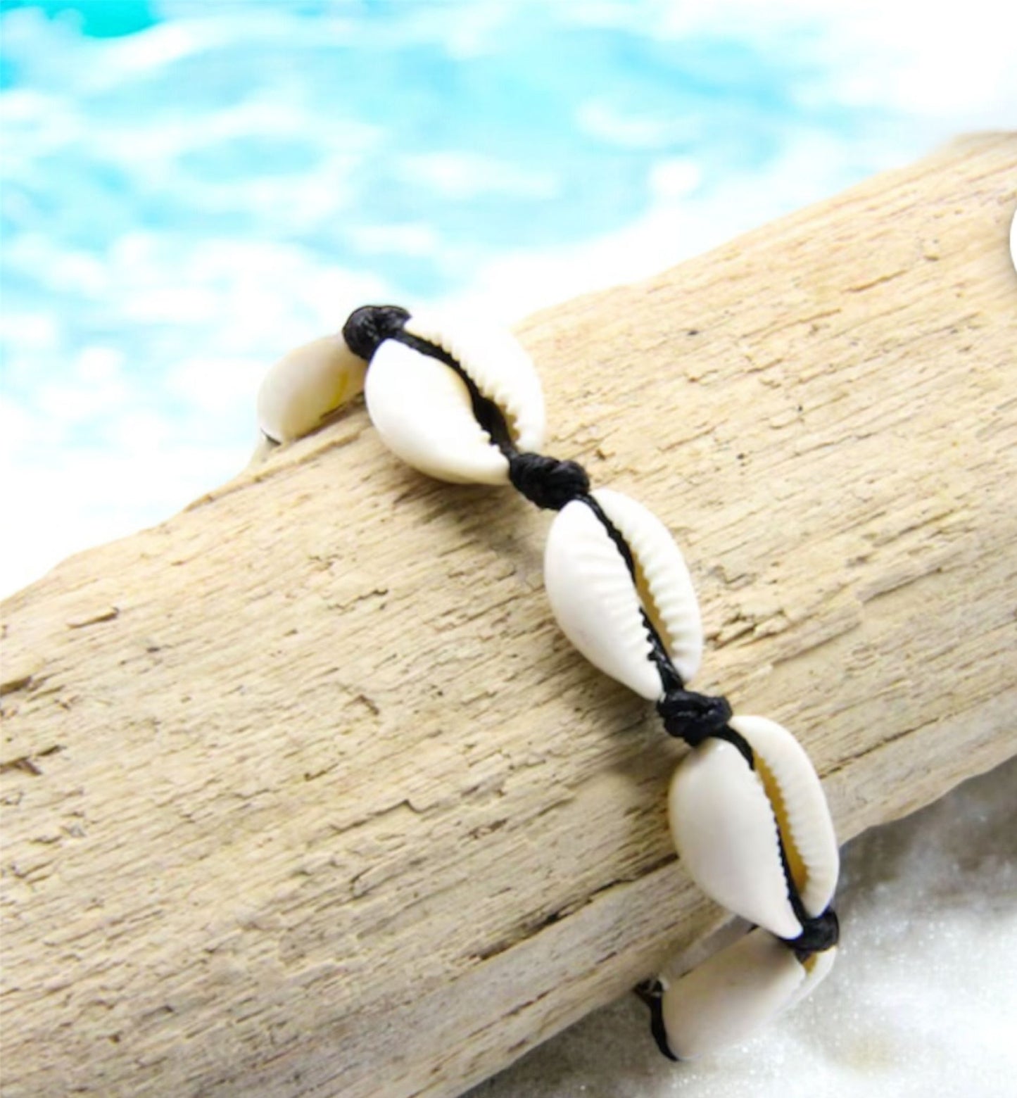Kapalua - White Cowrie Shell Bracelet