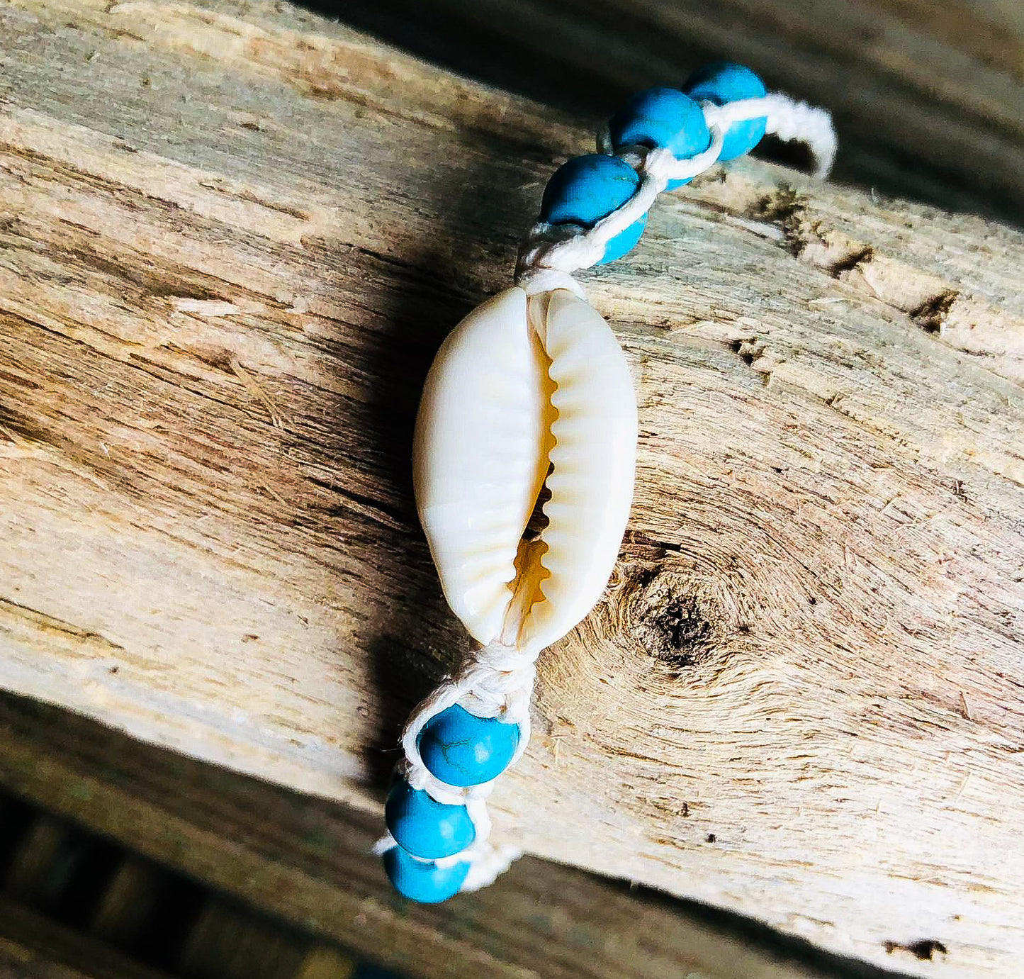 Bracelet with Cowrie shell pendant and blue beads