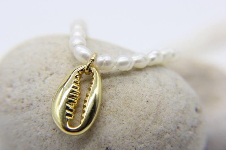 Beach Jewellery | Beach-style necklace of pearls and with a golden cowrie shell pendant | Ben's Beach Jewellery