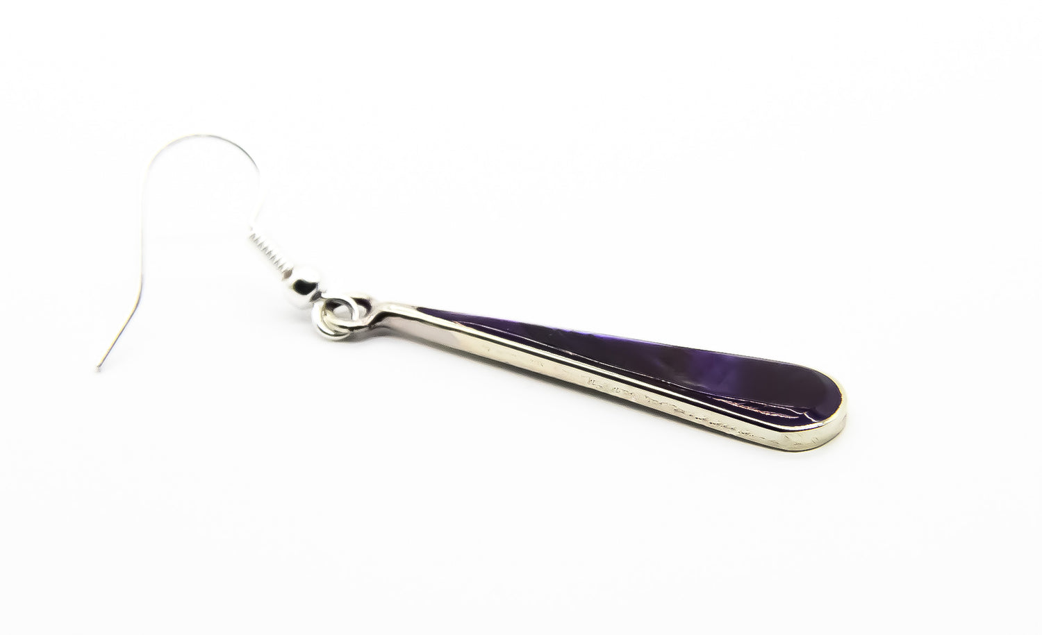 Stretch teardrop silver earring with purple shell inlay