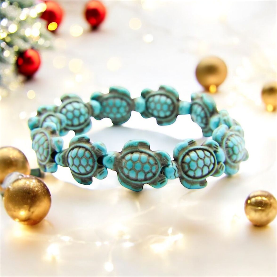 Turquoise sea turtle bracelet with Christmas decorations. 