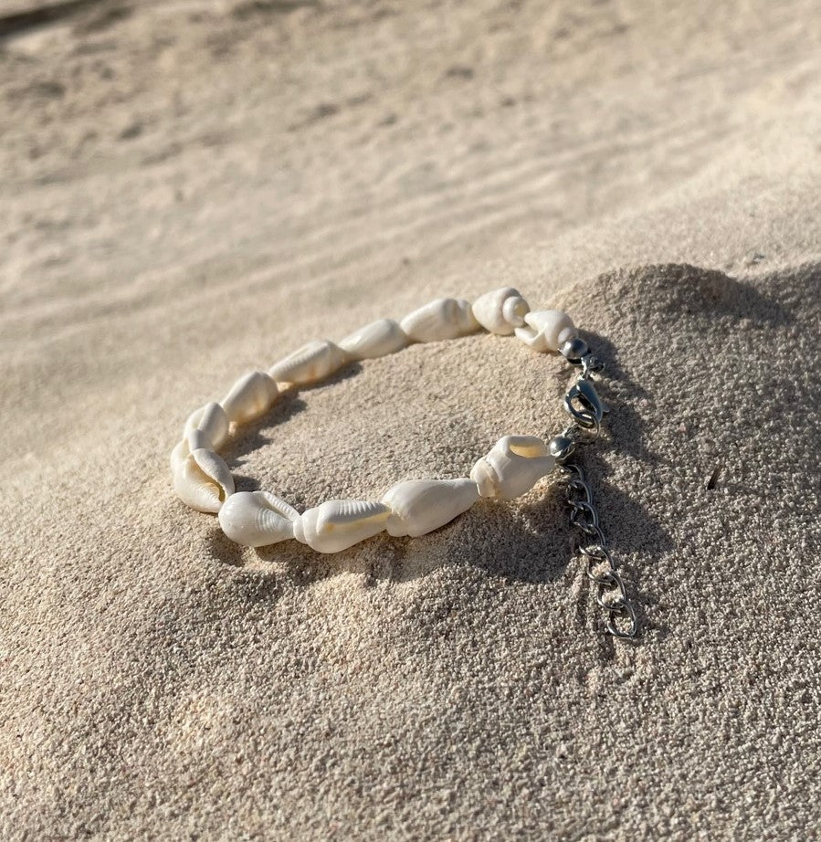 Warm White Conch Shell Bracelet