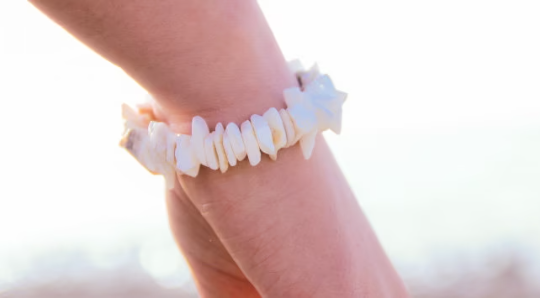 White puka shell chips bracelet 